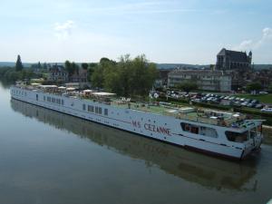 bateau de croisière MS Cezanne en escale à Vernon