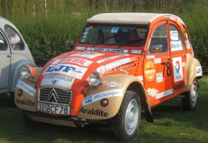 Un rallye de 2CV à Giverny