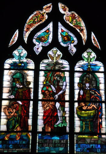 Verrière de l'église Saint-Louis à Poissy