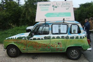 Voiture peinte d'après Monet