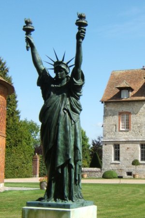 La victoire de la Liberté par Dali, 1972, château de Vascoeuil