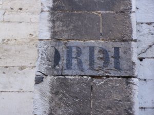 Inscription sur le mur de l'église de Vernon
