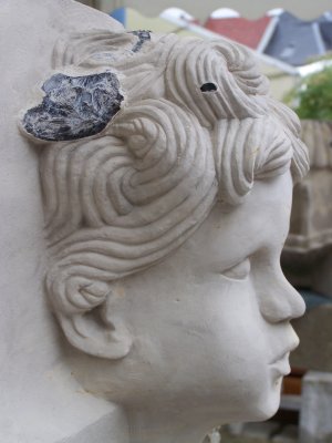 Tête de femme en pierre de Vernon