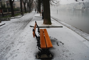 banc sous la neige à Bâle