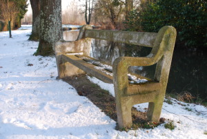 banc sous la neige à Giverny