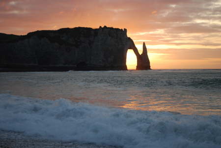 Etretat, l'aiguille et la porte d'aval, coucher de soleil