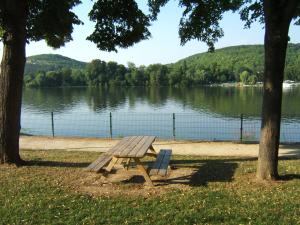Coin à pique-nique au bord de la Seine à Vernon