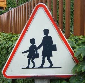 Ancien panneau de signalisation routière Danger école
