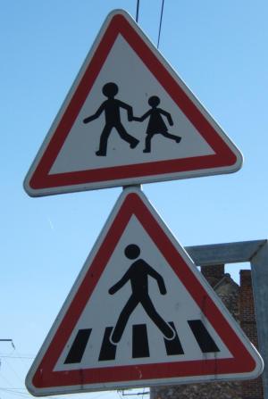 nouveau panneau de signalisation routière Danger école